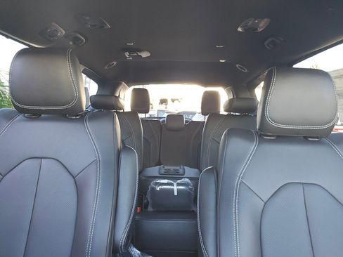 New 2026 Chrysler Pacifica Select image 31