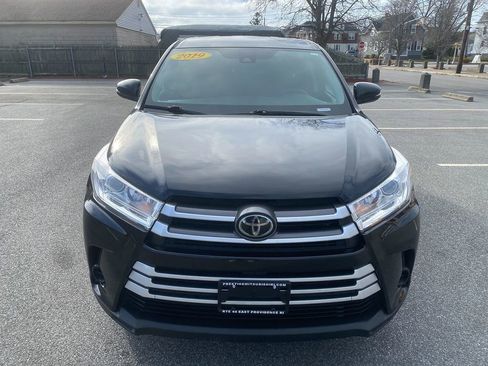 Used 2019 Toyota Highlander LE AWD/4WD image 3