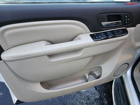 Used 2013 GMC Yukon XL Denali image 12