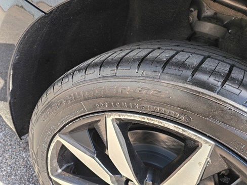 Used 2018 Chevrolet Malibu LT image 9