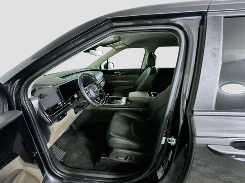 Used 2026 Kia Carnival FWD image 13
