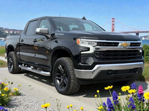 Used 2023 Chevrolet Silverado 1500 LT w/ Protection Package image 2