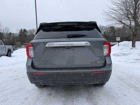 Used 2023 Ford Explorer XLT image 8
