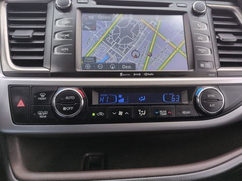 Used 2016 Toyota Highlander XLE image 22