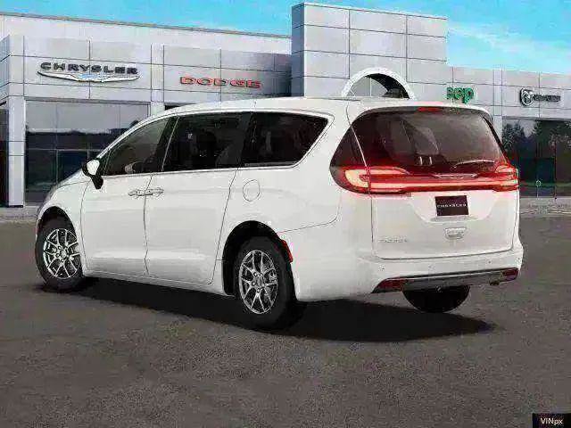 New 2027 Chrysler Pacifica Select FWD image 4