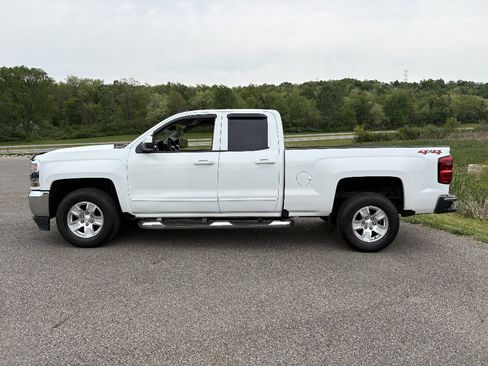 Used 2018 Chevrolet Silverado 1500 LT w/ All Star Edition AWD/4WD image 2