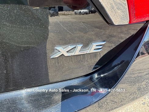 Used 2016 Toyota Camry XLE w/ Moonroof Package image 9