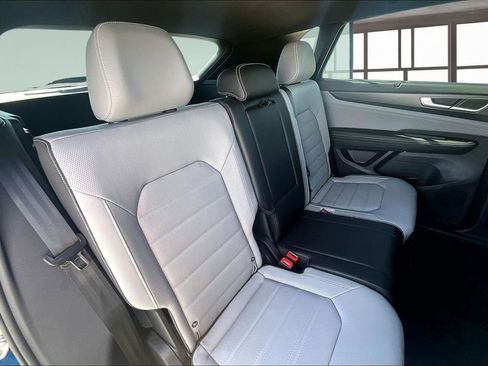 Used 2025 Volkswagen Atlas Cross Sport SEL R-Line image 28