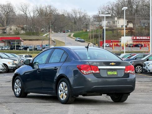 Used 2013 Chevrolet Cruze LS image 4