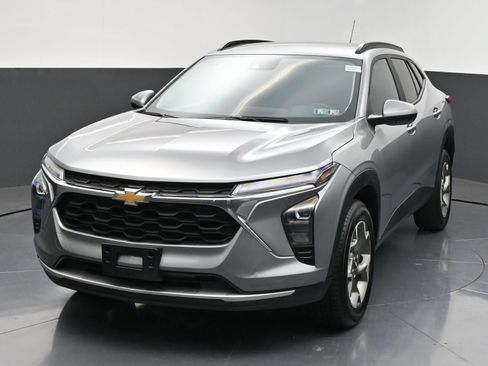 Certified 2024 Chevrolet Trax LT w/ Driver Confidence Package FWD image 3
