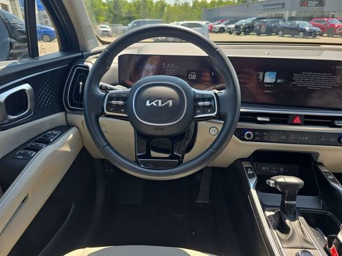 Certified 2025 Kia Sorento S w/ Panoramic Sunroof Package AWD/4WD image 13