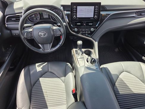 Used 2022 Toyota Camry SE w/ Cold Weather Package image 6