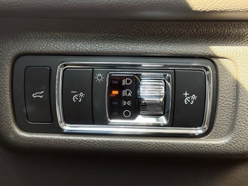 Used 2023 Lincoln Corsair AWD w/ Equipment Group 102A image 18