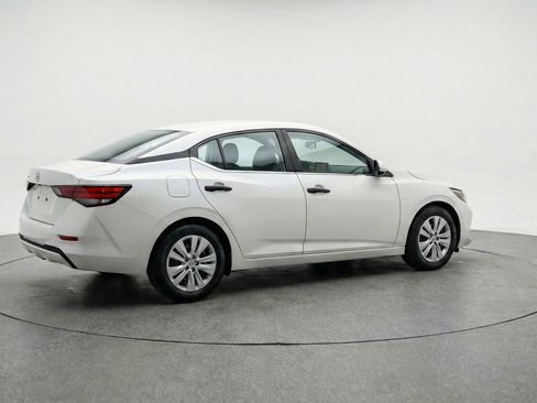 Used 2025 Nissan Sentra S image 9