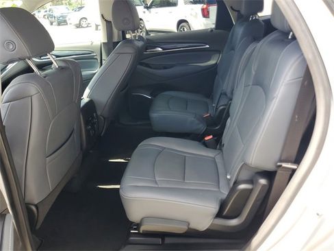 Used 2020 Buick Enclave Essence image 11