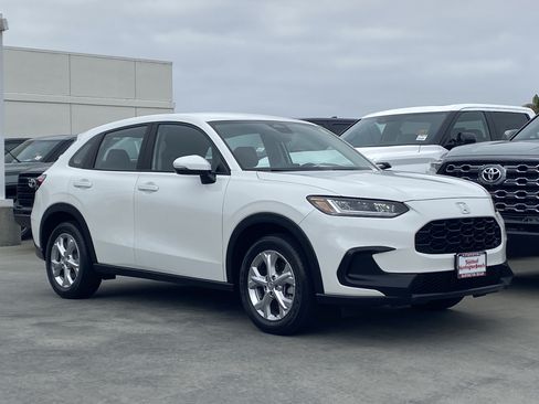 Used 2024 Honda HR-V LX image 2