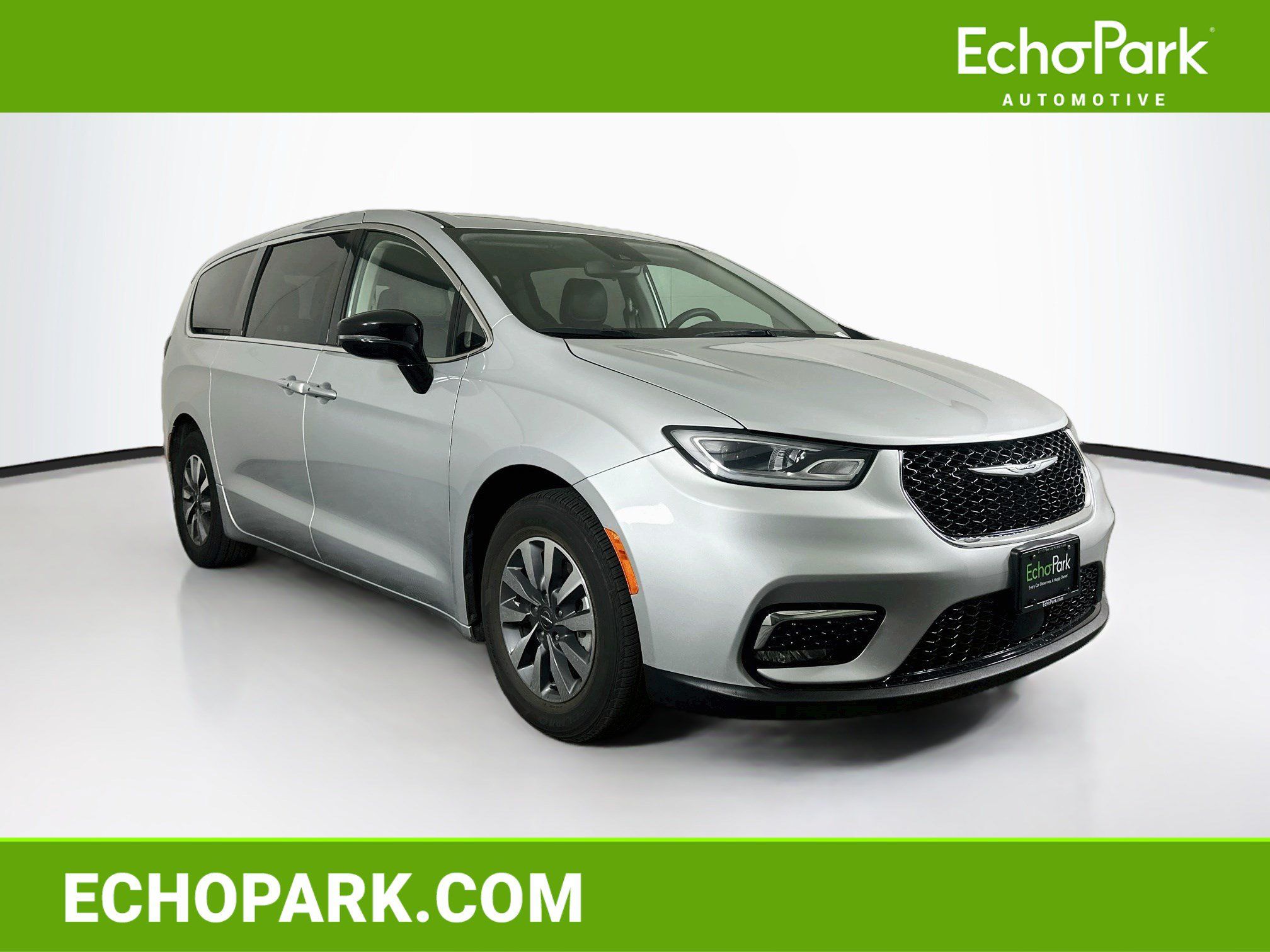 Used 2024 Chrysler Pacifica Limited FWD image 1