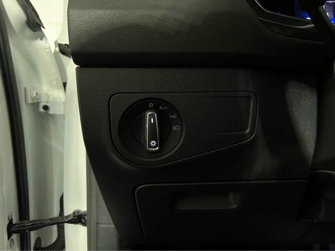 Used 2022 Volkswagen Tiguan SE w/ Panoramic Sunroof Package image 18