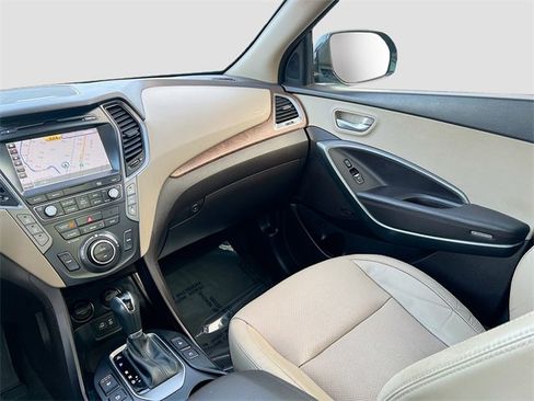 Used 2018 Hyundai Santa Fe SE image 25