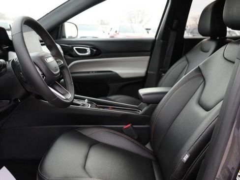 Used 2024 Jeep Compass Limited image 13