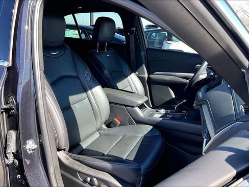Used 2023 Cadillac XT4 Premium Luxury FWD image 10