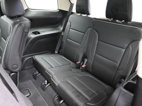 Used 2023 GMC Acadia Denali w/ Denali Technology Package image 32