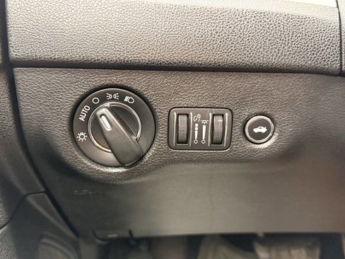 Used 2019 Chrysler 300 Touring w/ Sport Appearance Package image 27