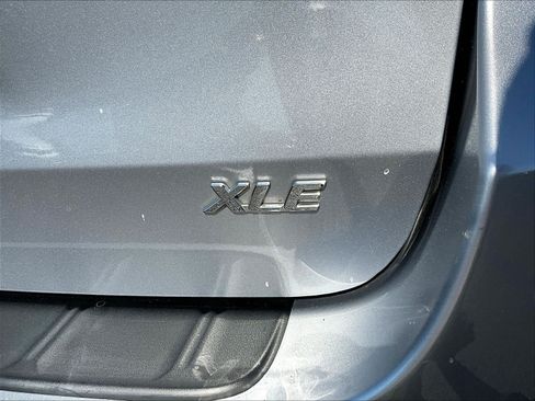 Used 2018 Toyota Sienna XLE Premium FWD image 24