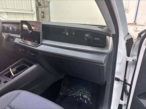 Used 2026 Volkswagen Tiguan SE w/ Panoramic Sunroof Package AWD/4WD image 29