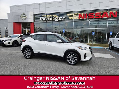 Used 2024 Nissan Kicks SV image 1