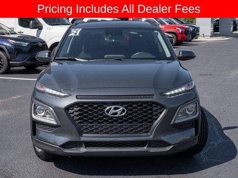 Used 2021 Hyundai Kona SEL FWD image 2