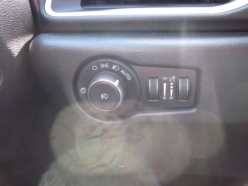 Used 2025 Chrysler Pacifica Select FWD image 20