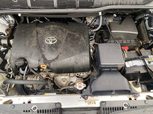 Used 2018 Toyota Sienna SE image 10