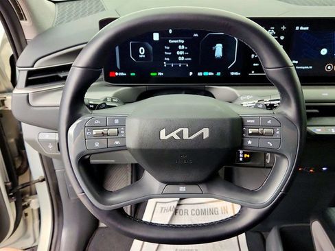 Used 2024 Kia EV9 Light Long Range RWD image 12