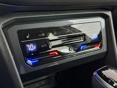 Used 2023 Volkswagen Tiguan SE image 23