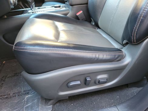 Used 2020 Nissan Pathfinder SL image 15