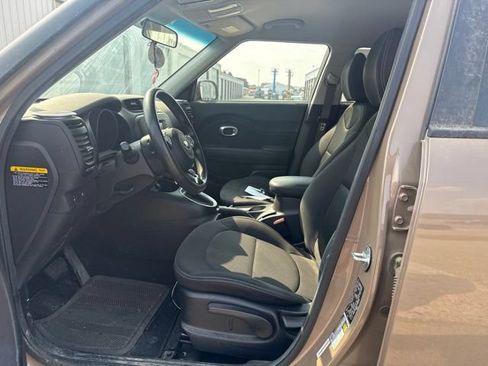 Used 2015 Kia Soul FWD image 3