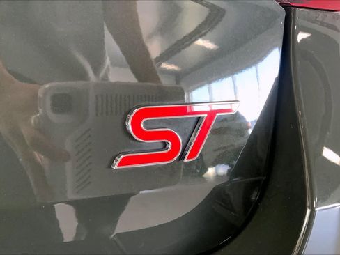 Used 2022 Ford Explorer ST w/ Equipment Group 401A image 7