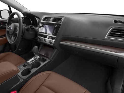 Used 2017 Subaru Outback 2.5i Touring w/ Popular Package #5A AWD/4WD image 10