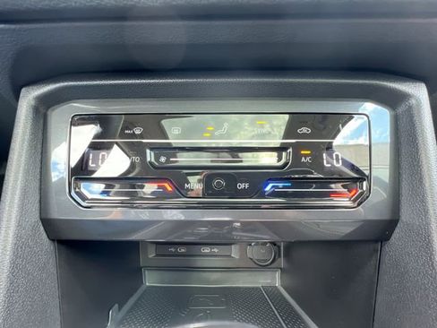 Certified 2022 Volkswagen Tiguan SE image 18