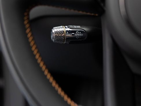 Used 2025 Bentley Flying Spur Plug-In Hybrid image 42