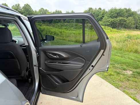 Used 2023 GMC Terrain SLE w/ Driver Convenience Package FWD image 32