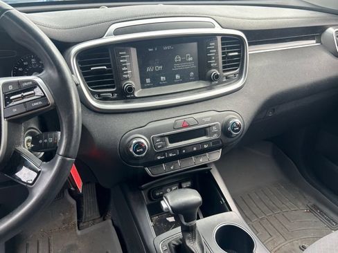 Used 2019 Kia Sorento S AWD/4WD image 7