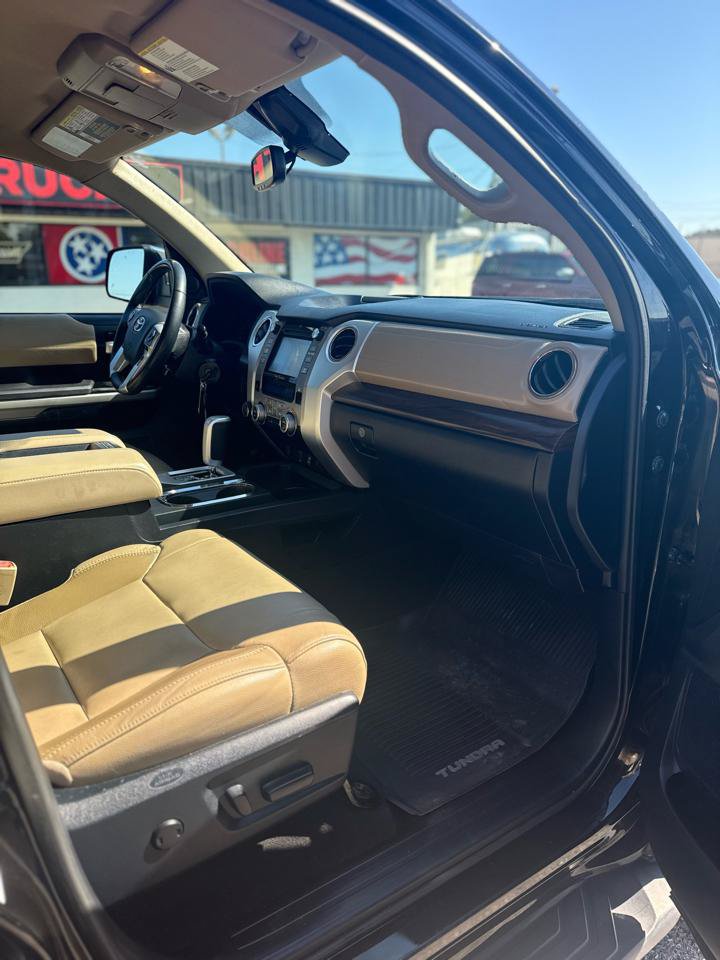 Used 2018 Toyota Tundra Limited w/ Limited Premium Package AWD/4WD image 11