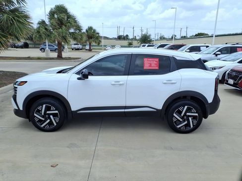 Used 2026 Nissan Kicks SV FWD image 2