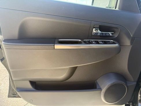 Used 2012 Jeep Liberty Limited Jet w/ Comfort/Convenience Group image 6