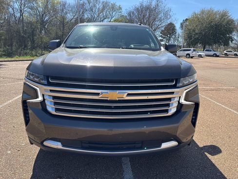 Used 2021 Chevrolet Tahoe High Country w/ Premium Package image 2