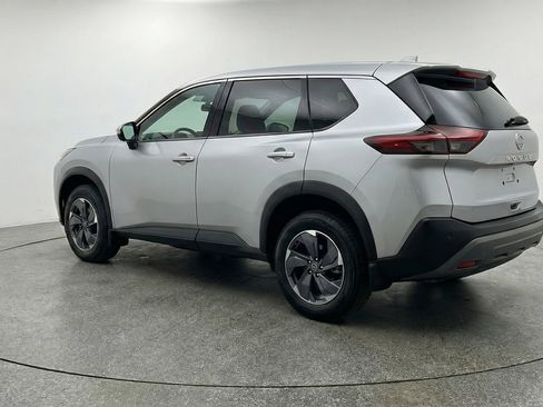 Used 2025 Nissan Rogue SV image 6