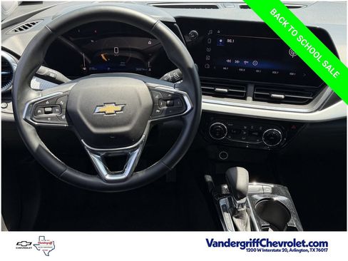 Used 2025 Chevrolet Trax LT w/ LT Convenience Package FWD image 11