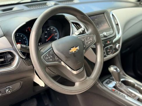 Used 2021 Chevrolet Equinox LS w/ LS Convenience Package AWD/4WD image 9
